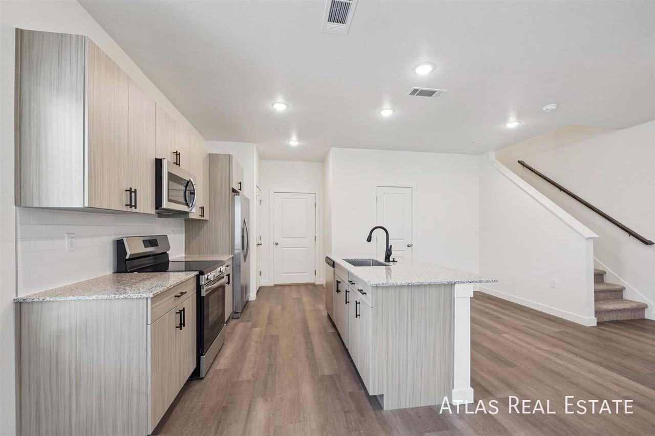 645 Leland Aly #6-645 - Photo 5 of 50