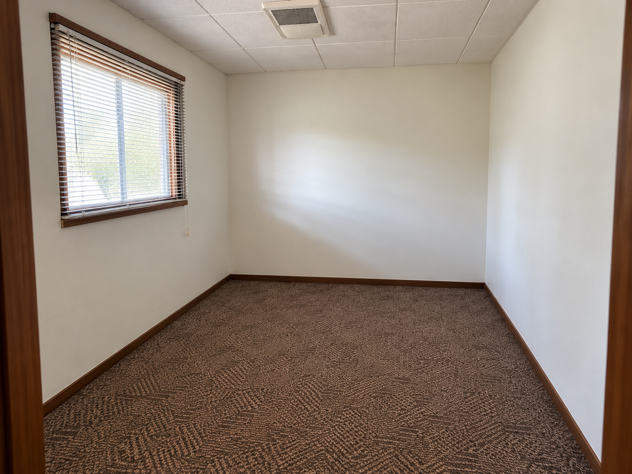 131 W Adams St #3 - Photo 2 of 6