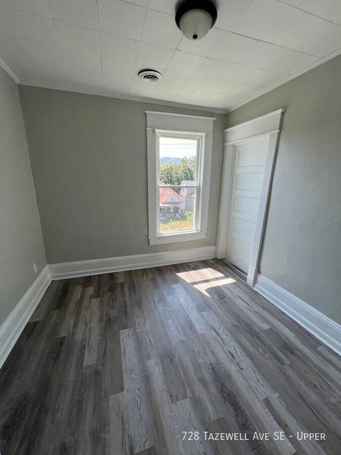 728 Tazewell Ave Se - Photo 2 of 8