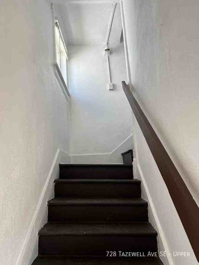 728 Tazewell Ave Se - Photo 4 of 8