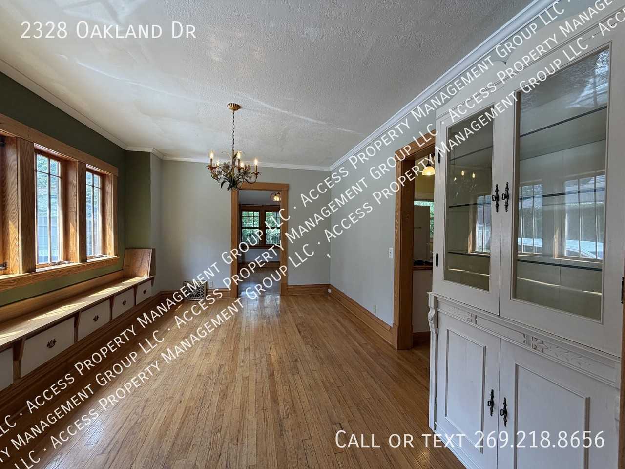 2328 Oakland Dr - Photo 5 of 37