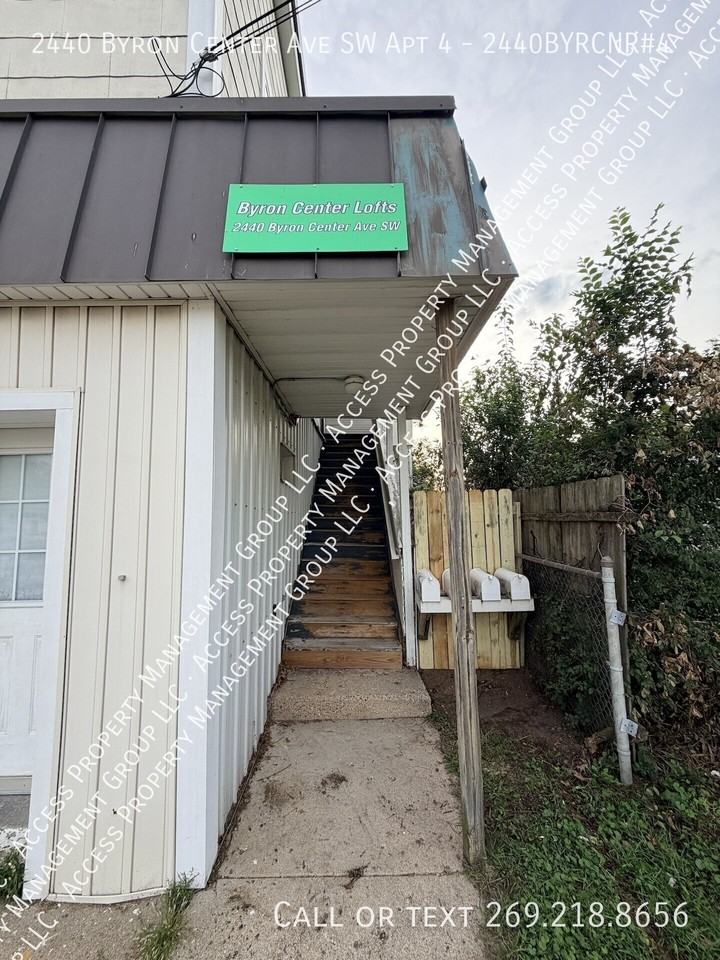 2440 Byron Center Ave Sw Apt 4 - Photo 2 of 19
