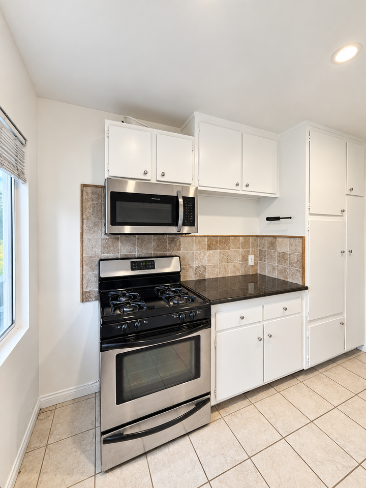 7954 Oakwood Ave #1 - Photo 5 of 16