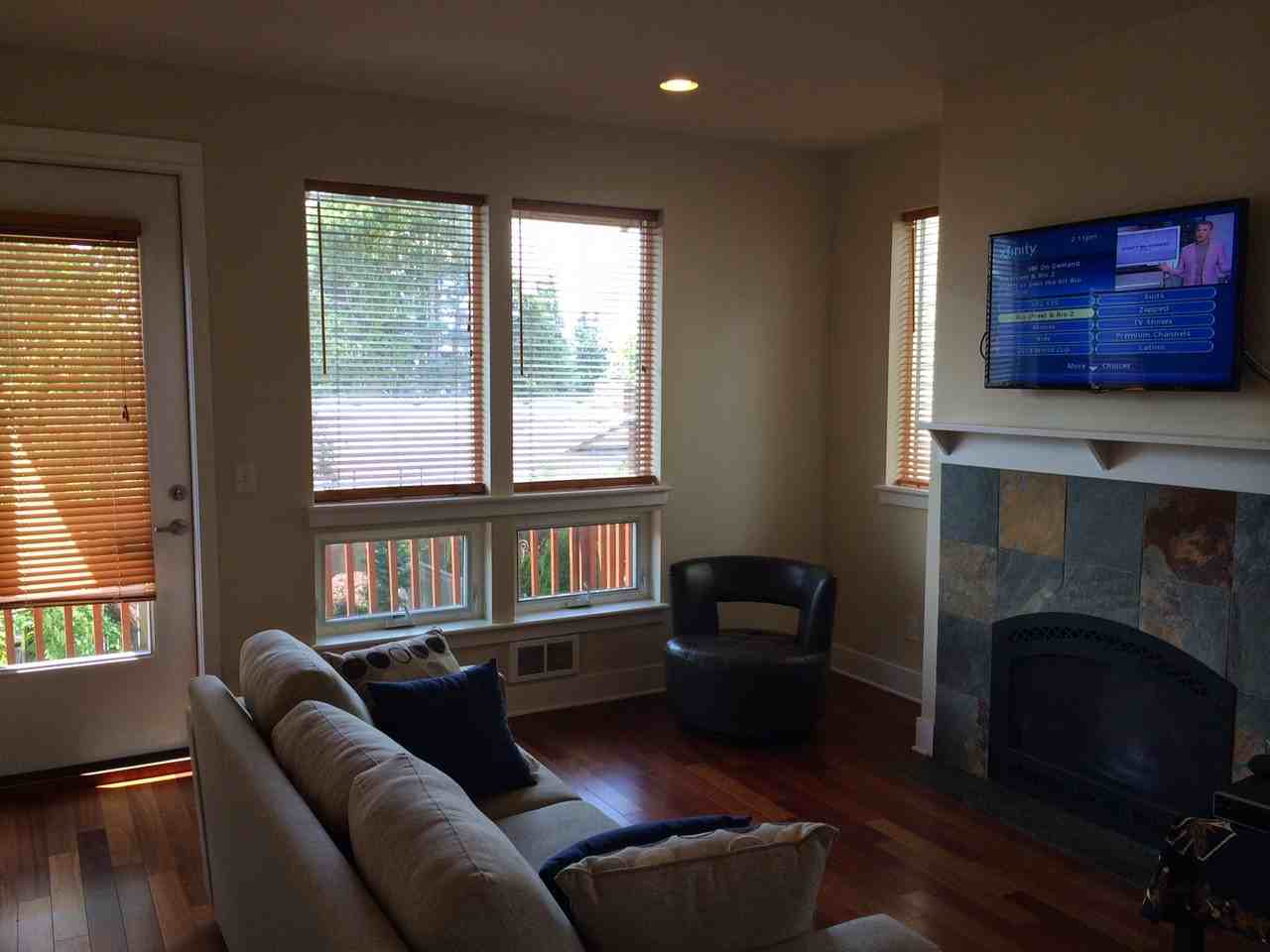 11707 Greenwood Ave N #D - Photo 3 of 30
