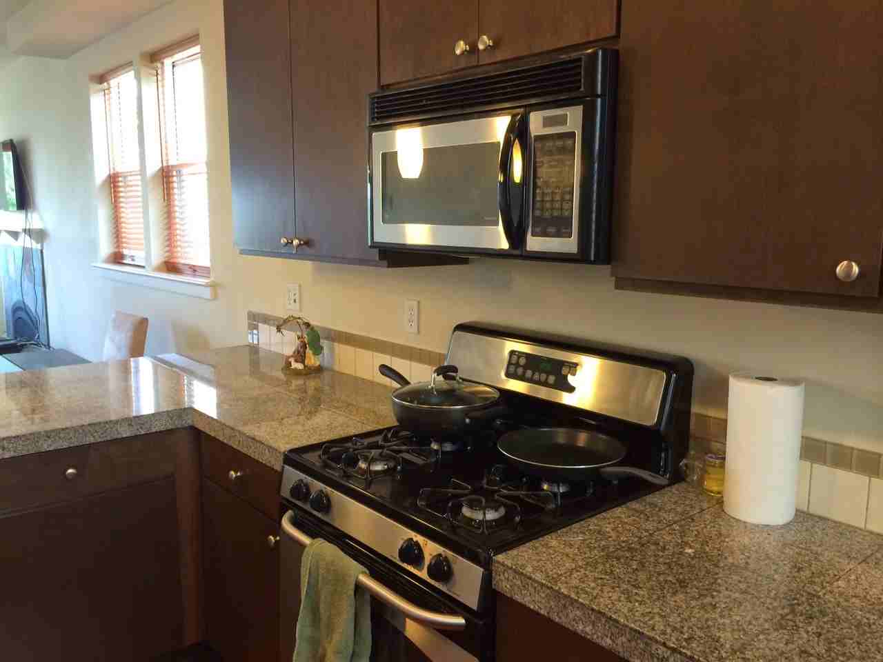 11707 Greenwood Ave N #D - Photo 4 of 30