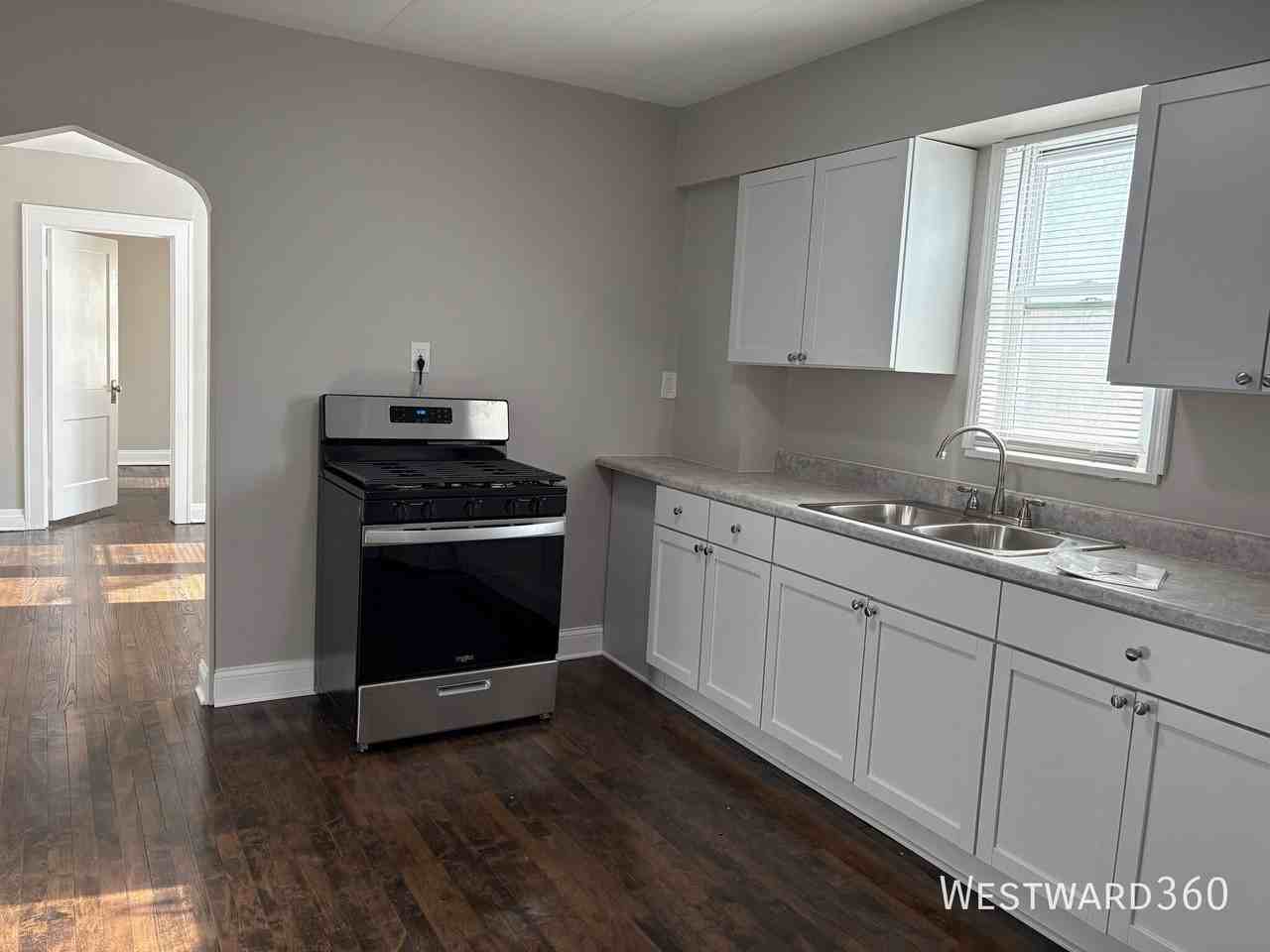 4011 Elm St #1R - Photo 4 of 17