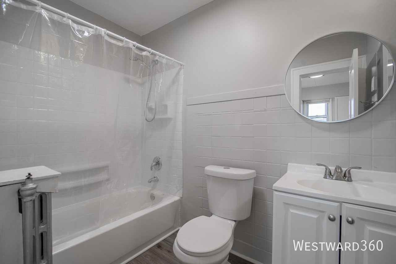 4011 Elm St #1R - Photo 7 of 17