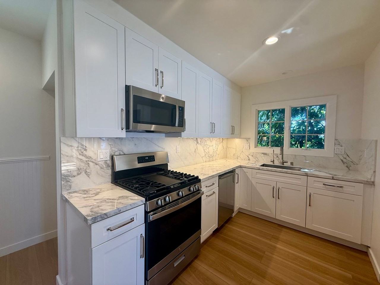 1053 De Haro St - Photo 2 of 29
