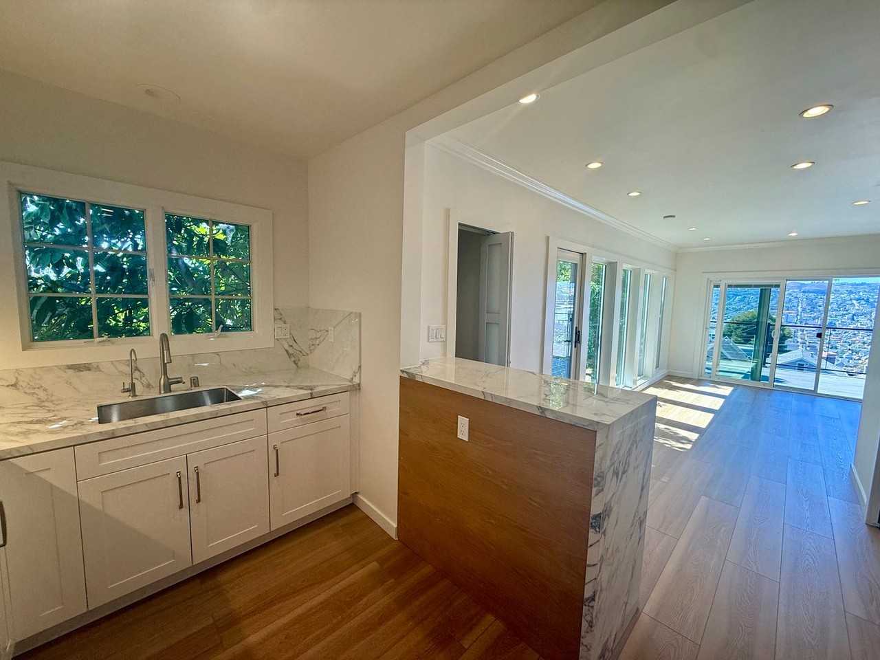 1053 De Haro St - Photo 3 of 29