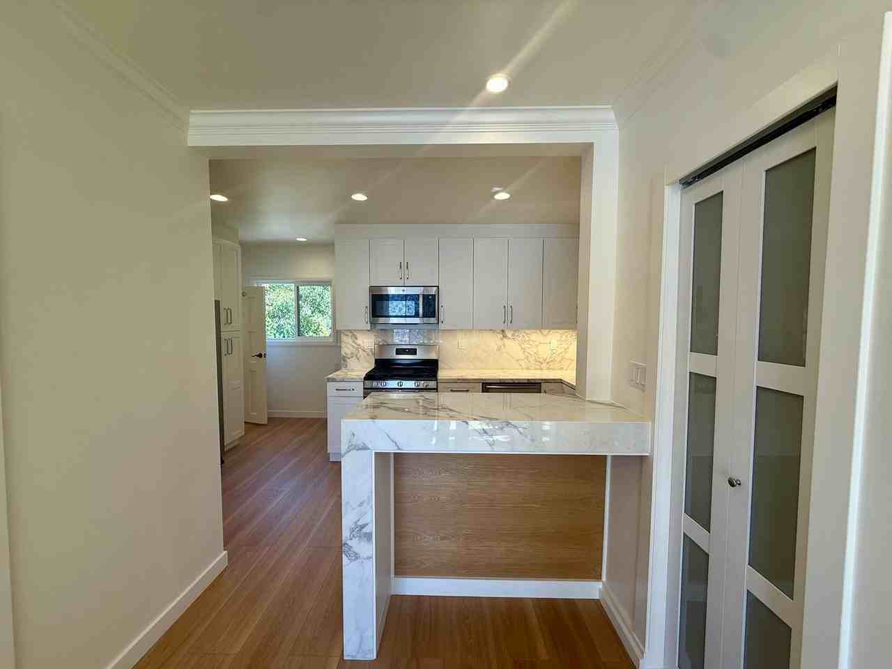 1053 De Haro St - Photo 5 of 29