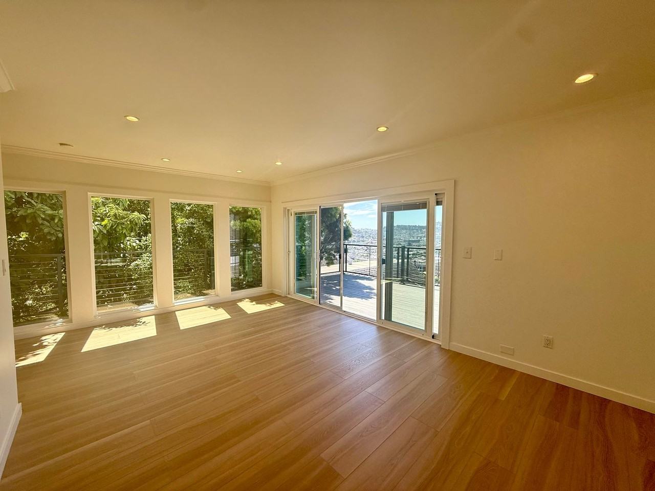 1053 De Haro St - Photo 6 of 29