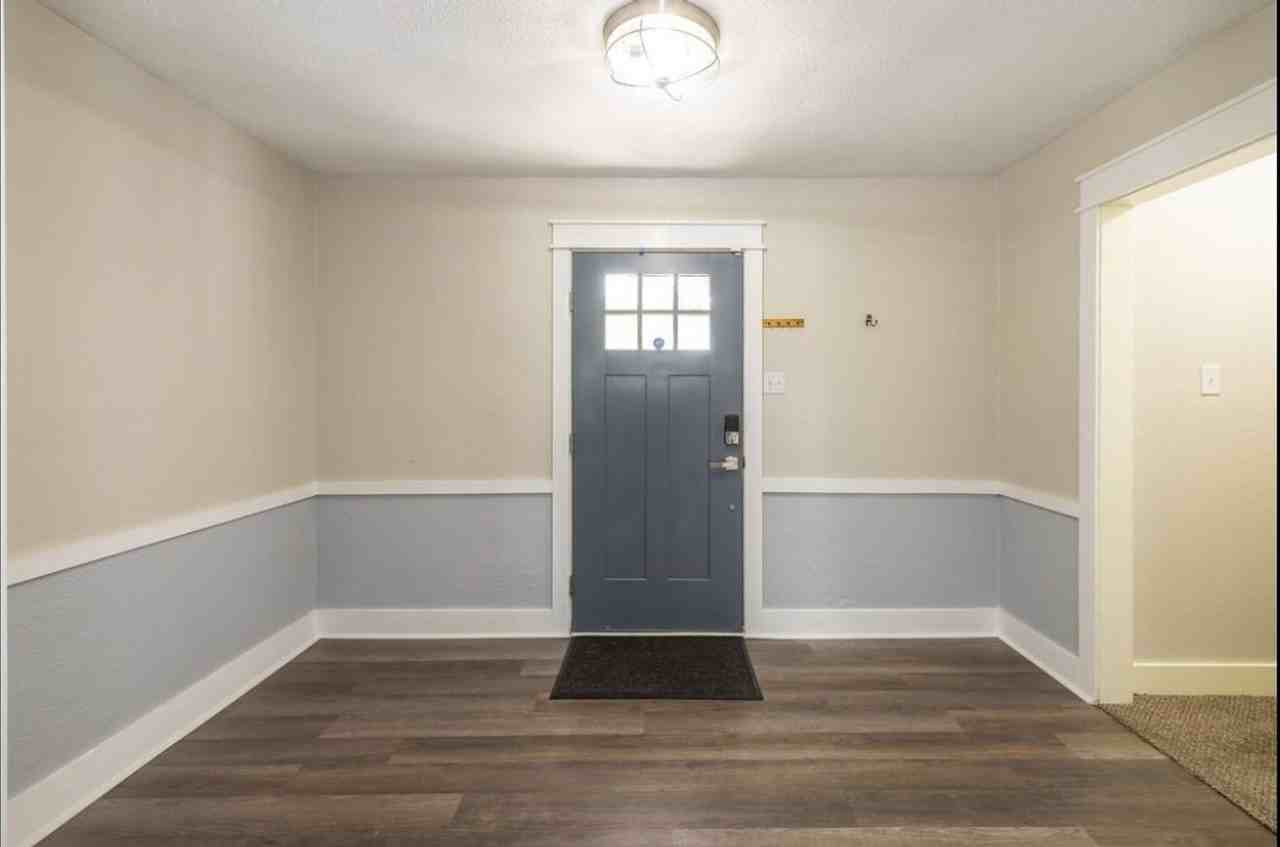 2302 38th Ave N - Photo 3 of 19