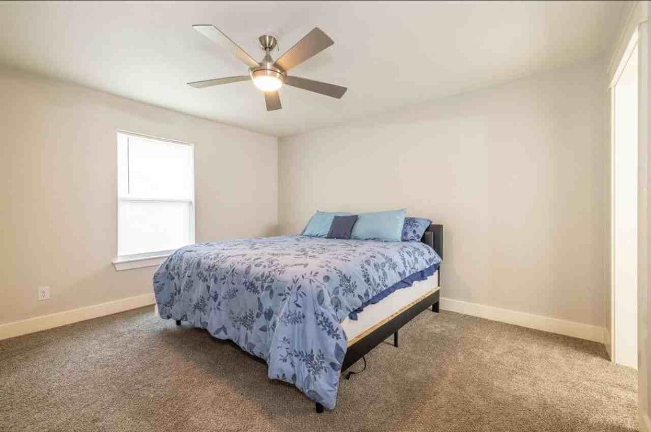 2302 38th Ave N - Photo 6 of 19