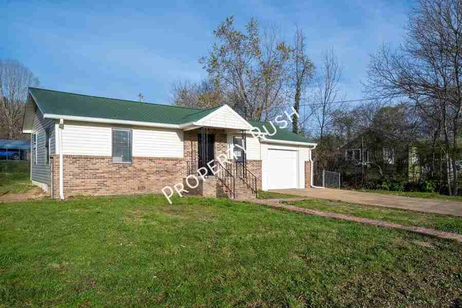 1535 Myrt St - Photo 2 of 21