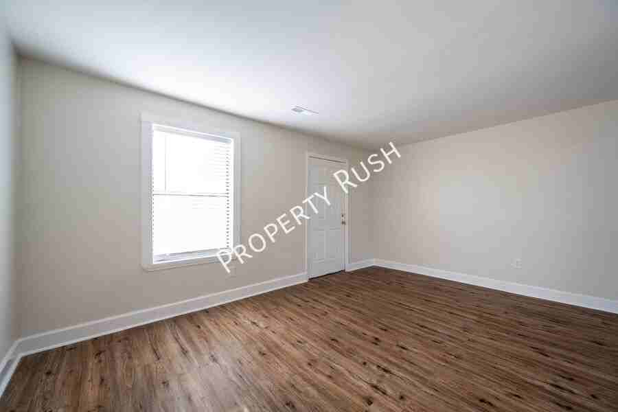 1535 Myrt St - Photo 4 of 21