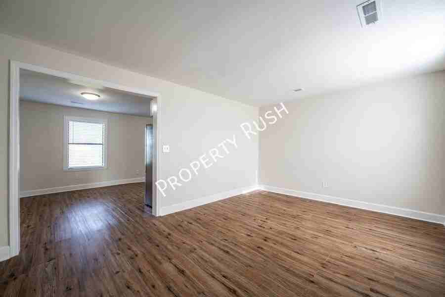 1535 Myrt St - Photo 5 of 21