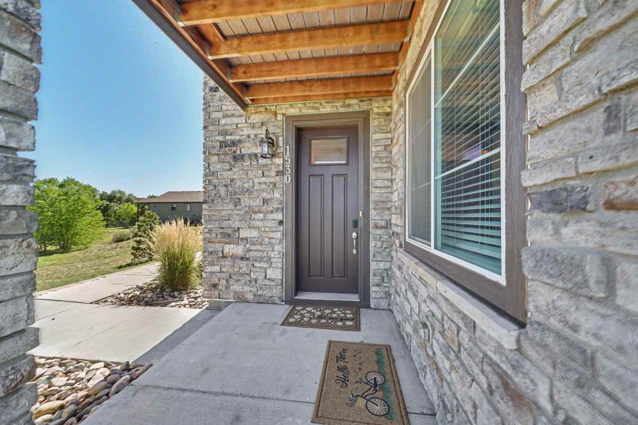 1530 Castle Creek Cir - Photo 2 of 18