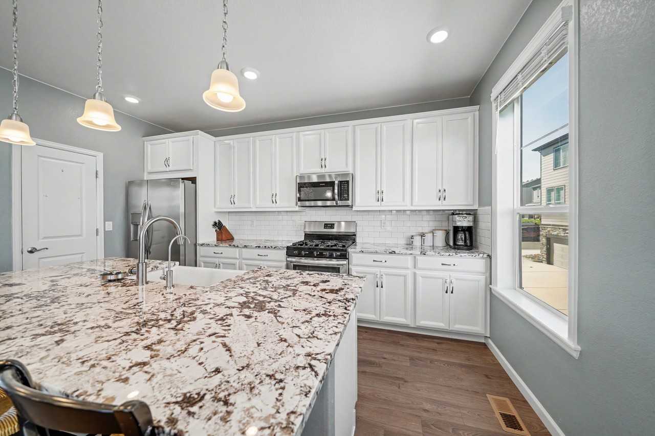 1530 Castle Creek Cir - Photo 5 of 18