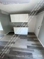 featured image of 910 N Central Dr