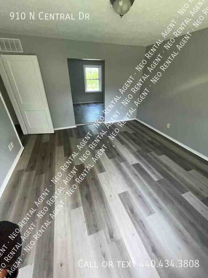 910 N Central Dr - Photo 2 of 5