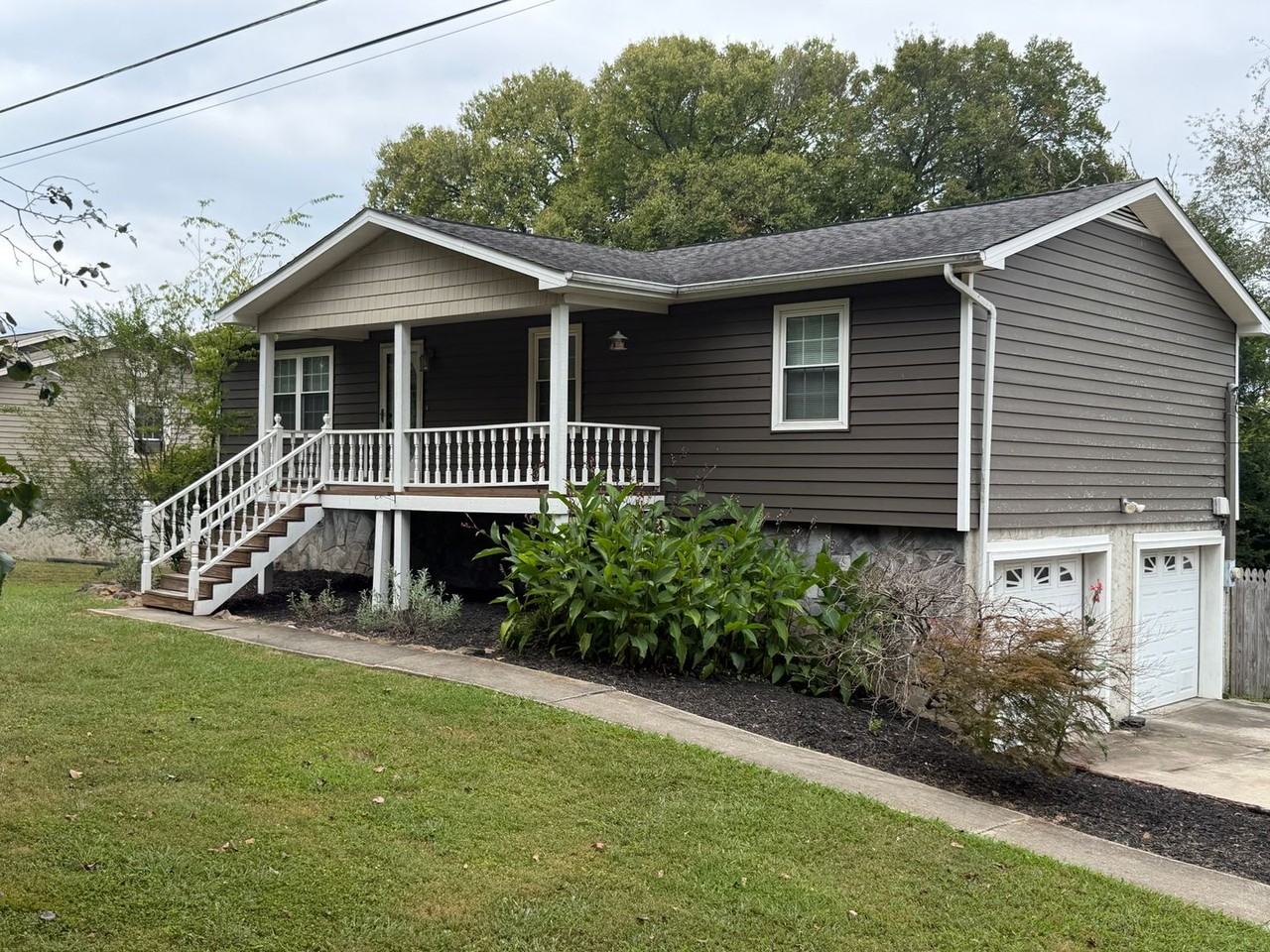 9233 Snow Hill Rd - Photo 2 of 32