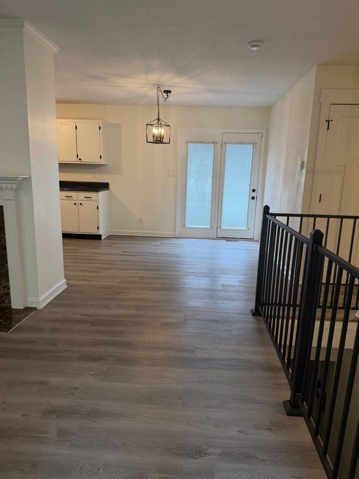9233 Snow Hill Rd - Photo 3 of 32