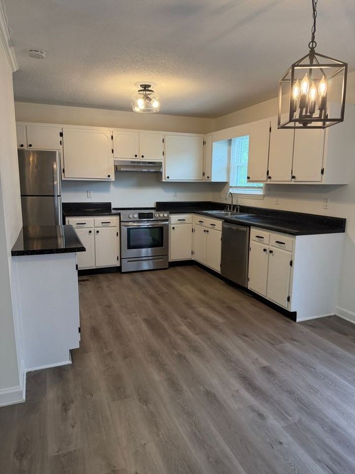 9233 Snow Hill Rd - Photo 5 of 32