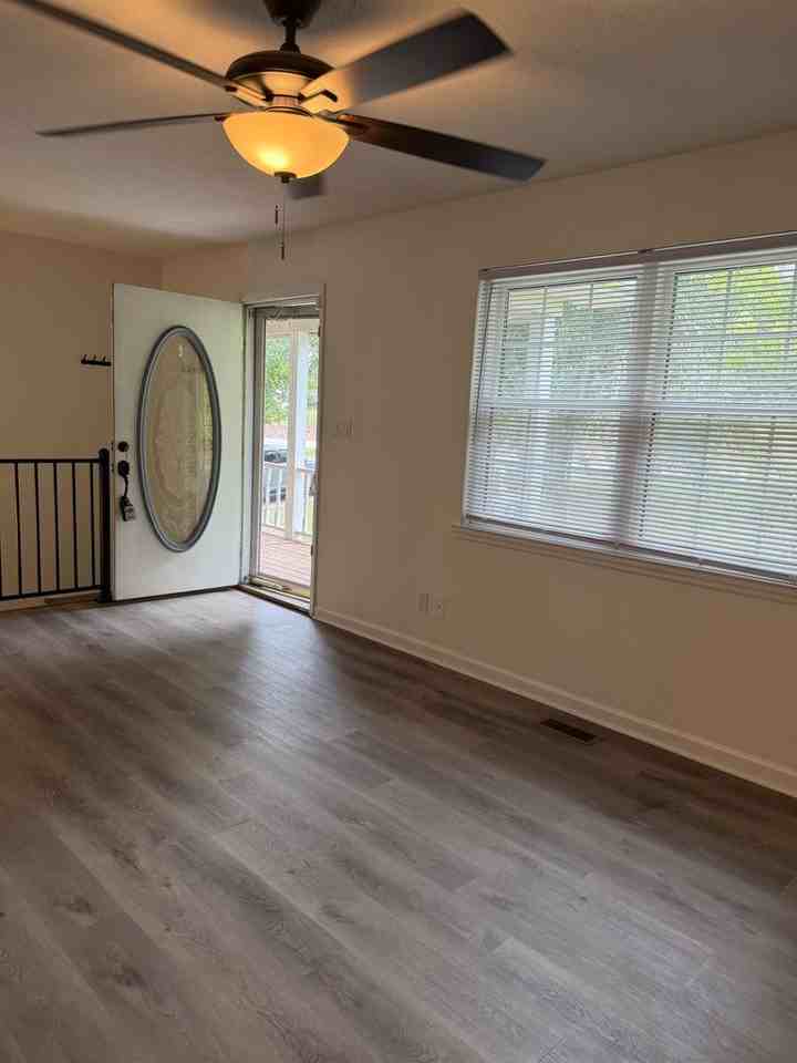 9233 Snow Hill Rd - Photo 7 of 32