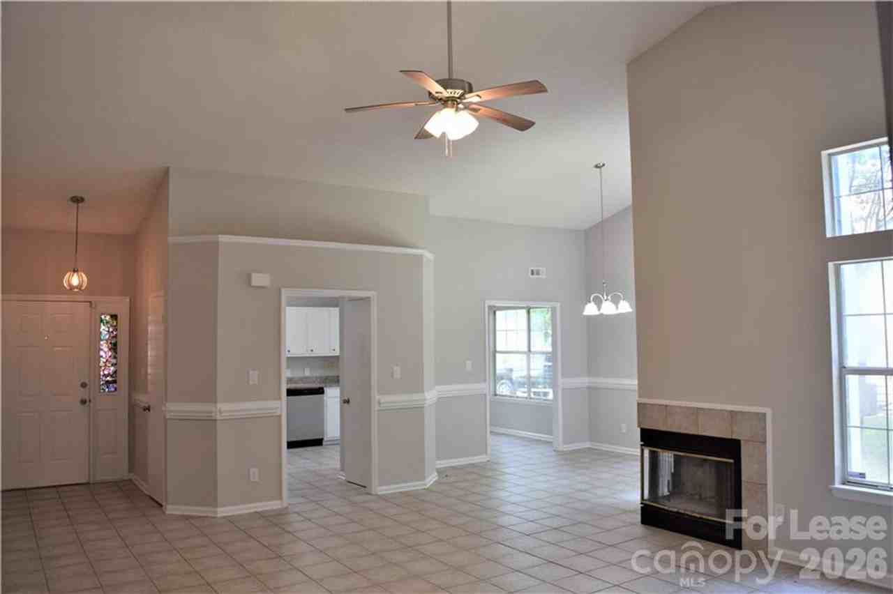 2713 Stowmarket Pl - Photo 4 of 13