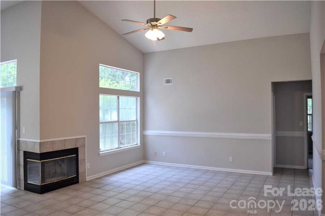 2713 Stowmarket Pl - Photo 5 of 13