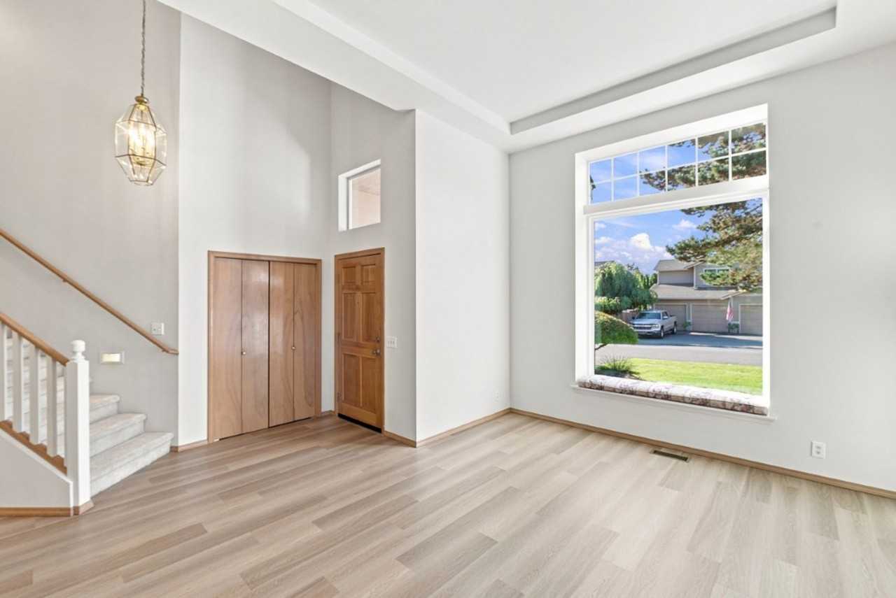 11922 Se 203rd St - Photo 4 of 22