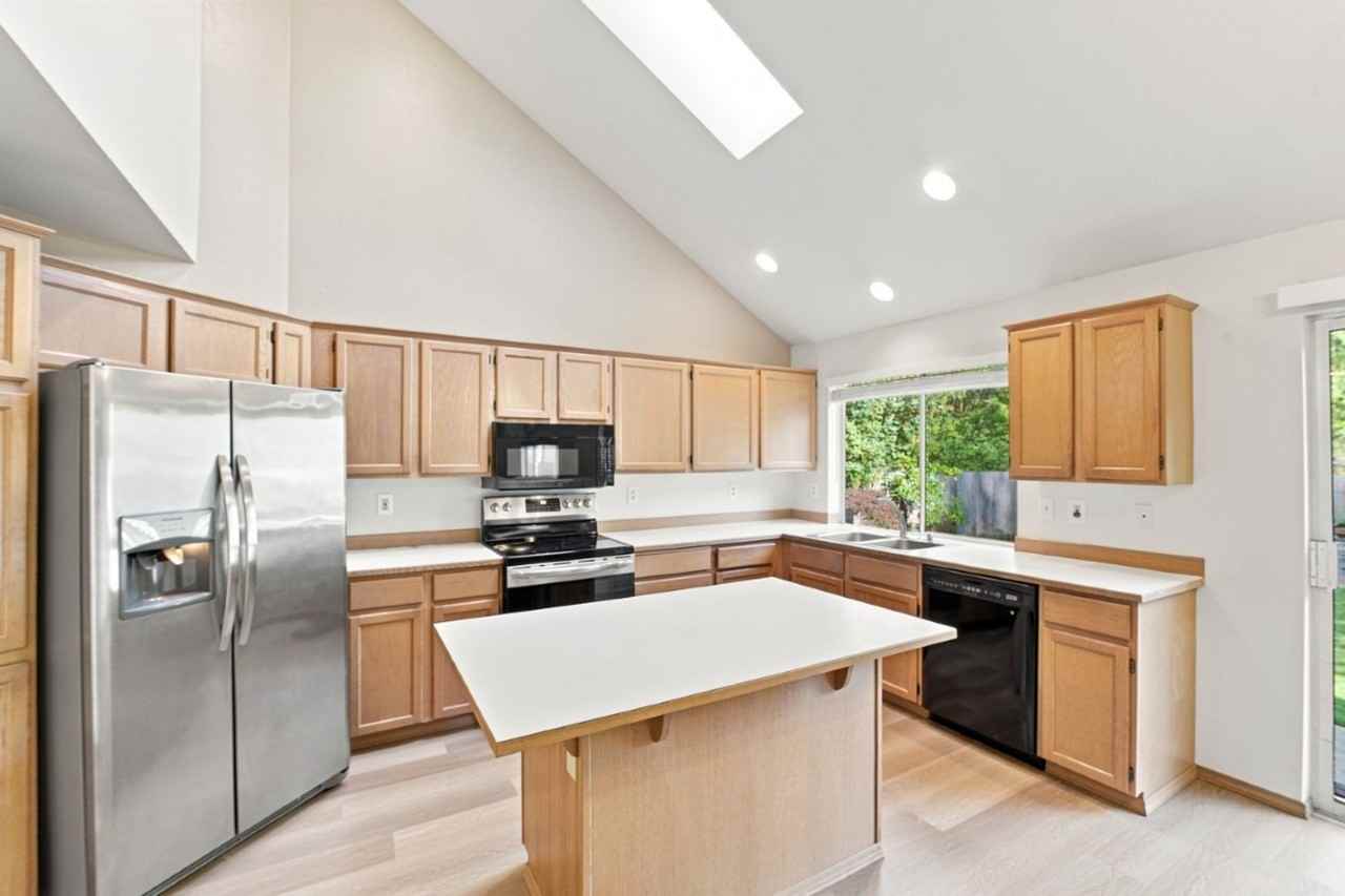11922 Se 203rd St - Photo 6 of 22