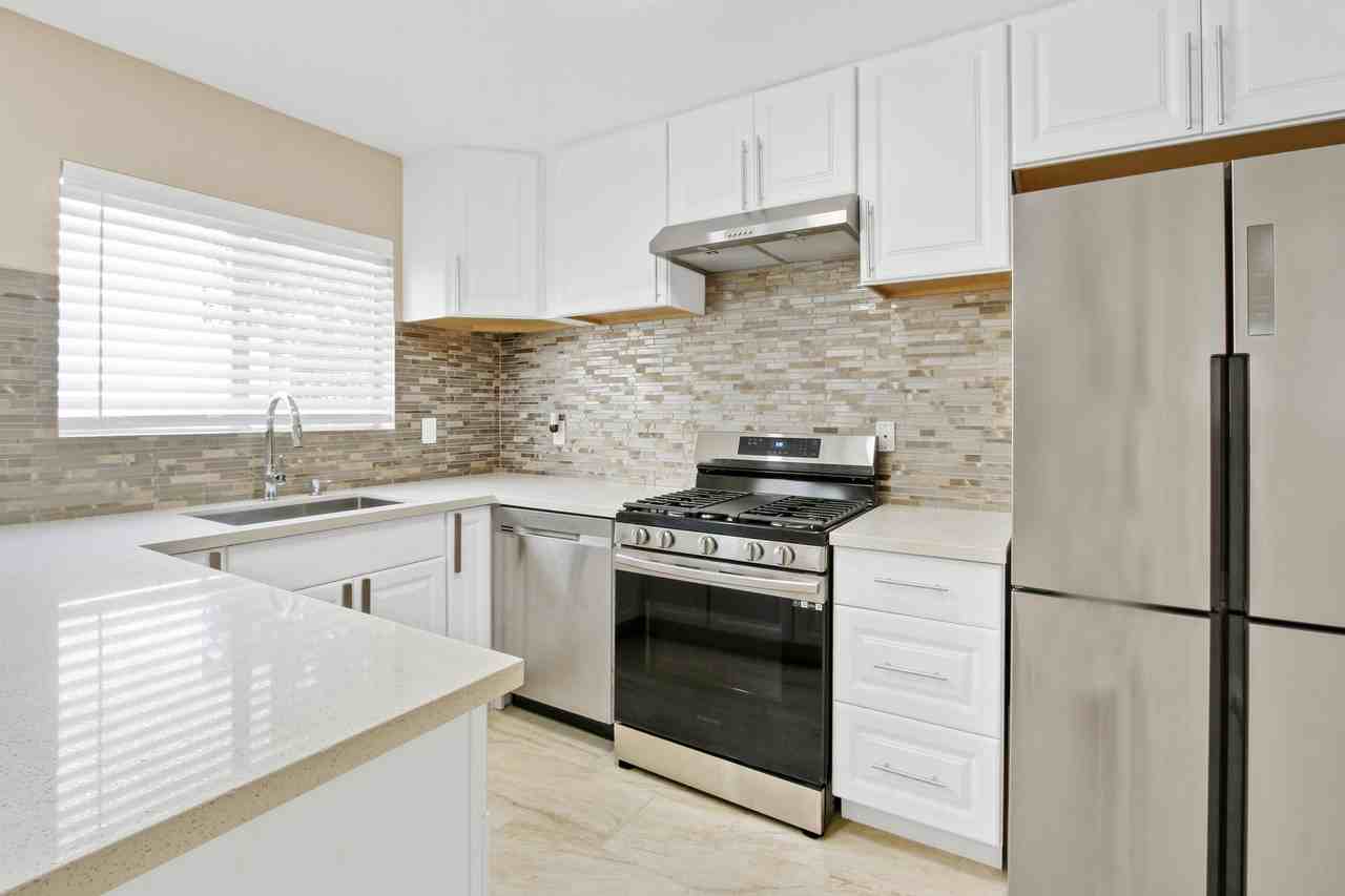 1234 Wellesley Ave in West LA - Photo 2 of 4
