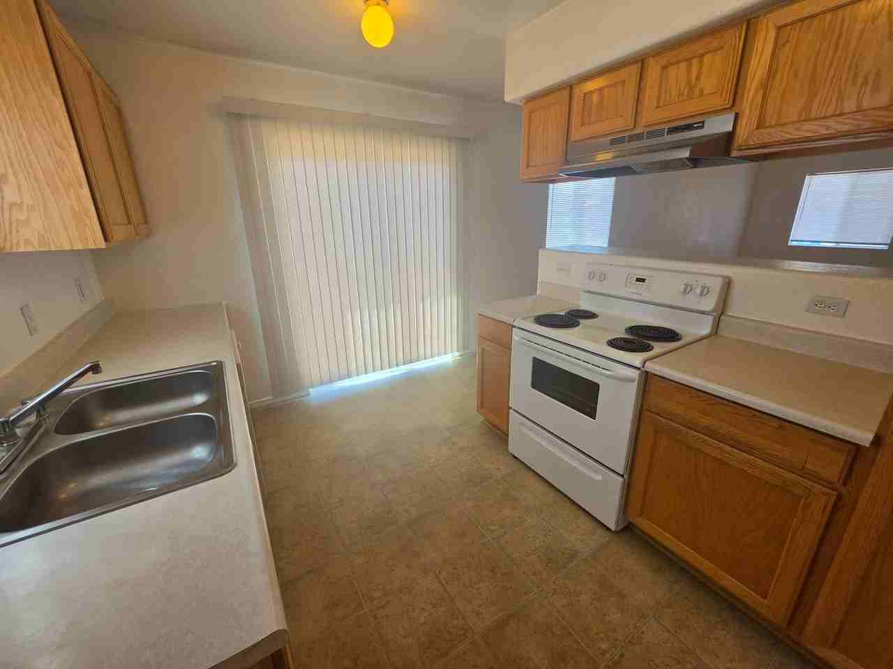 1801 Artesia Dr - Photo 5 of 13