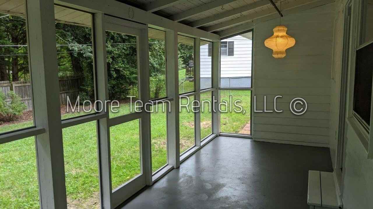 710 Oak Terrace Ln - Photo 5 of 18