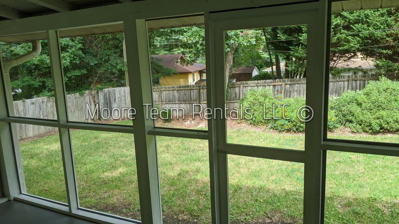 710 Oak Terrace Ln - Photo 6 of 18