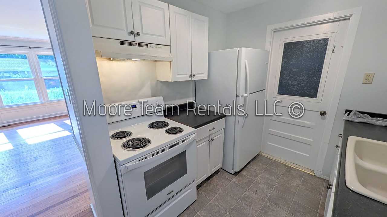 710 Oak Terrace Ln - Photo 7 of 18