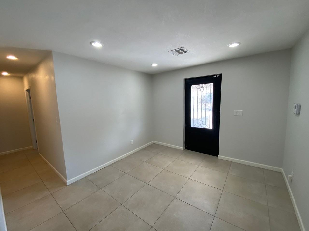 2032 W Medlock Dr - Photo 2 of 18