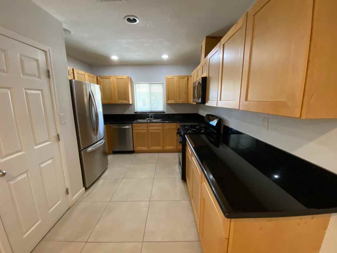 2032 W Medlock Dr - Photo 3 of 18