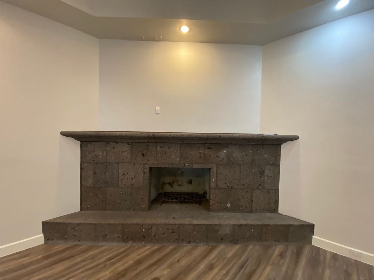 2032 W Medlock Dr - Photo 5 of 18