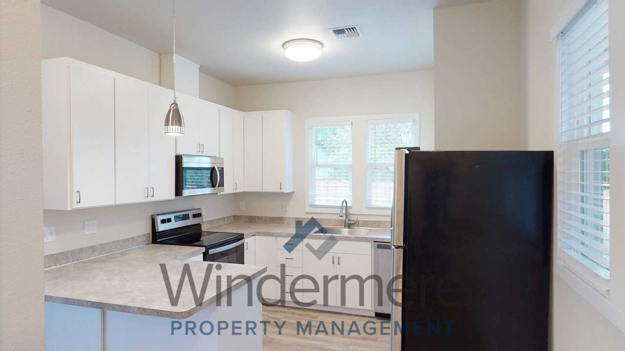 1322 E Alder St - Photo 6 of 18