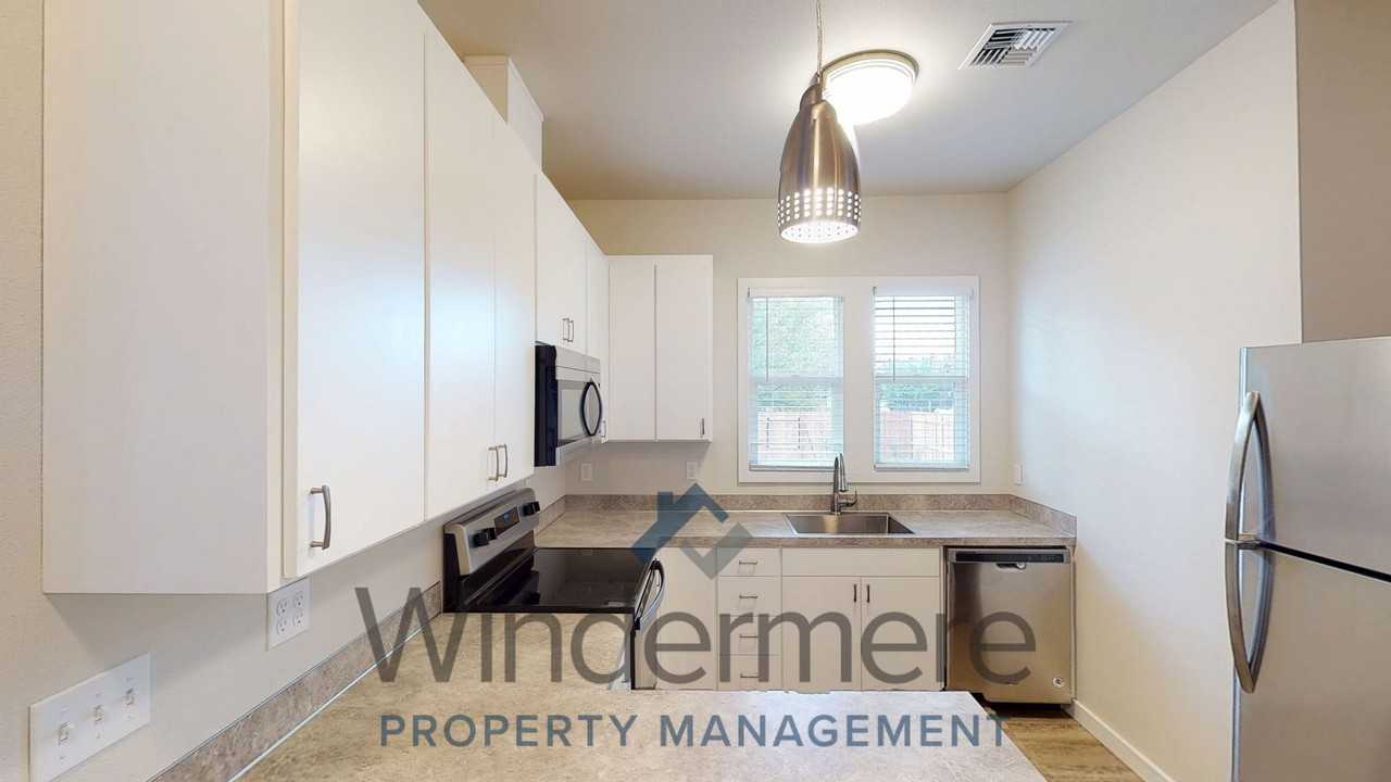 1322 E Alder St - Photo 7 of 18