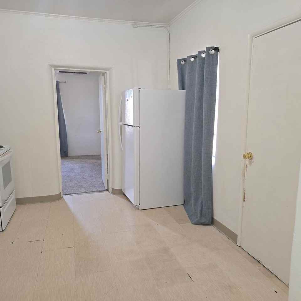 504 E 5th St - Photo 3 of 9