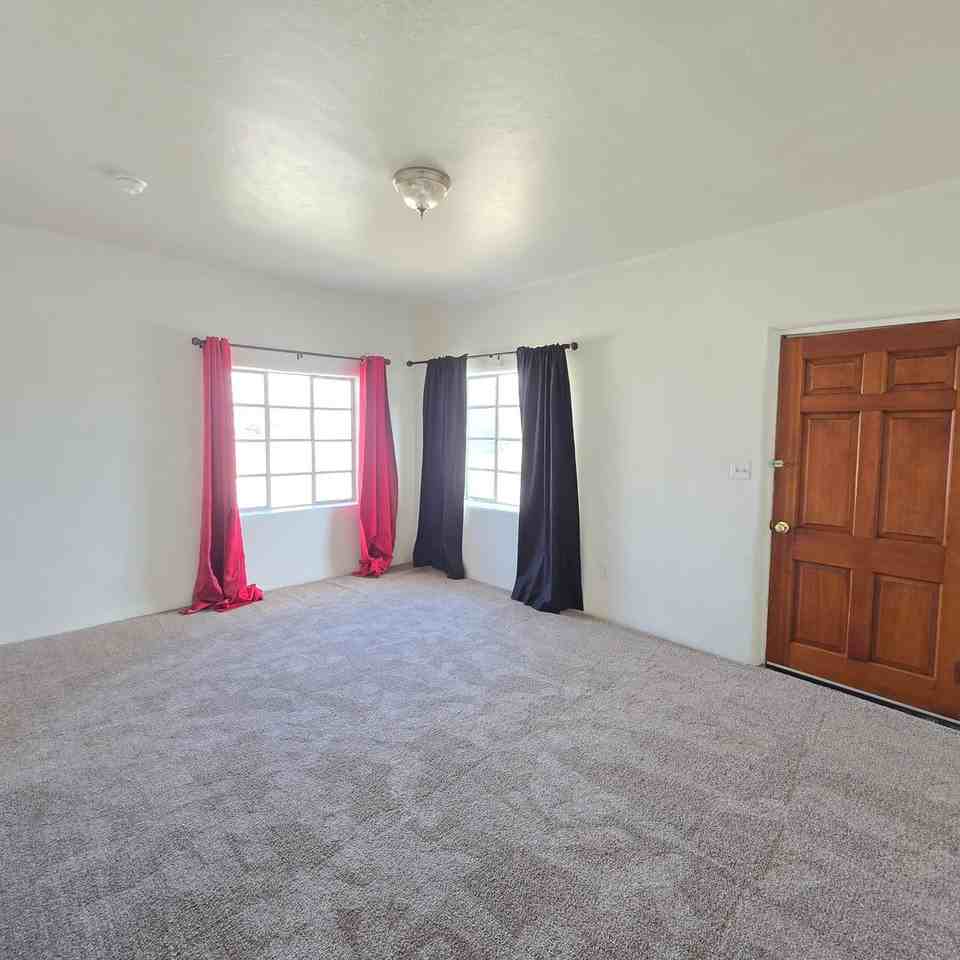 504 E 5th St - Photo 5 of 9