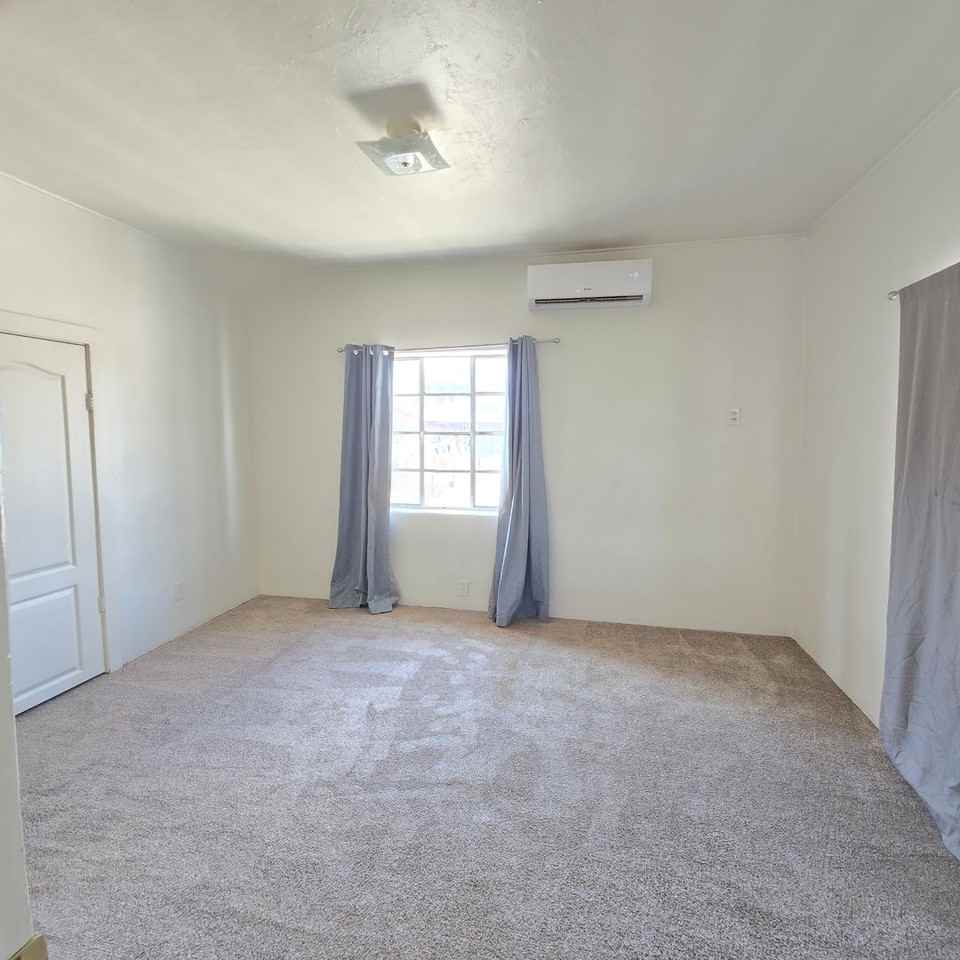 504 E 5th St - Photo 7 of 9