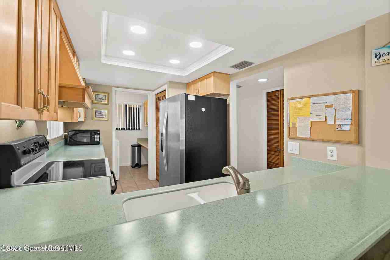 8494 Ridgewood Ave - Photo 4 of 20