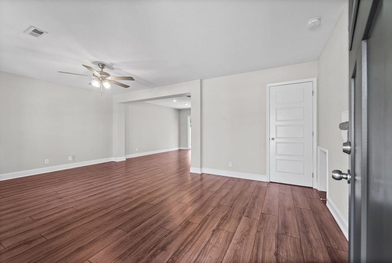 210 King Rd - Photo 3 of 28