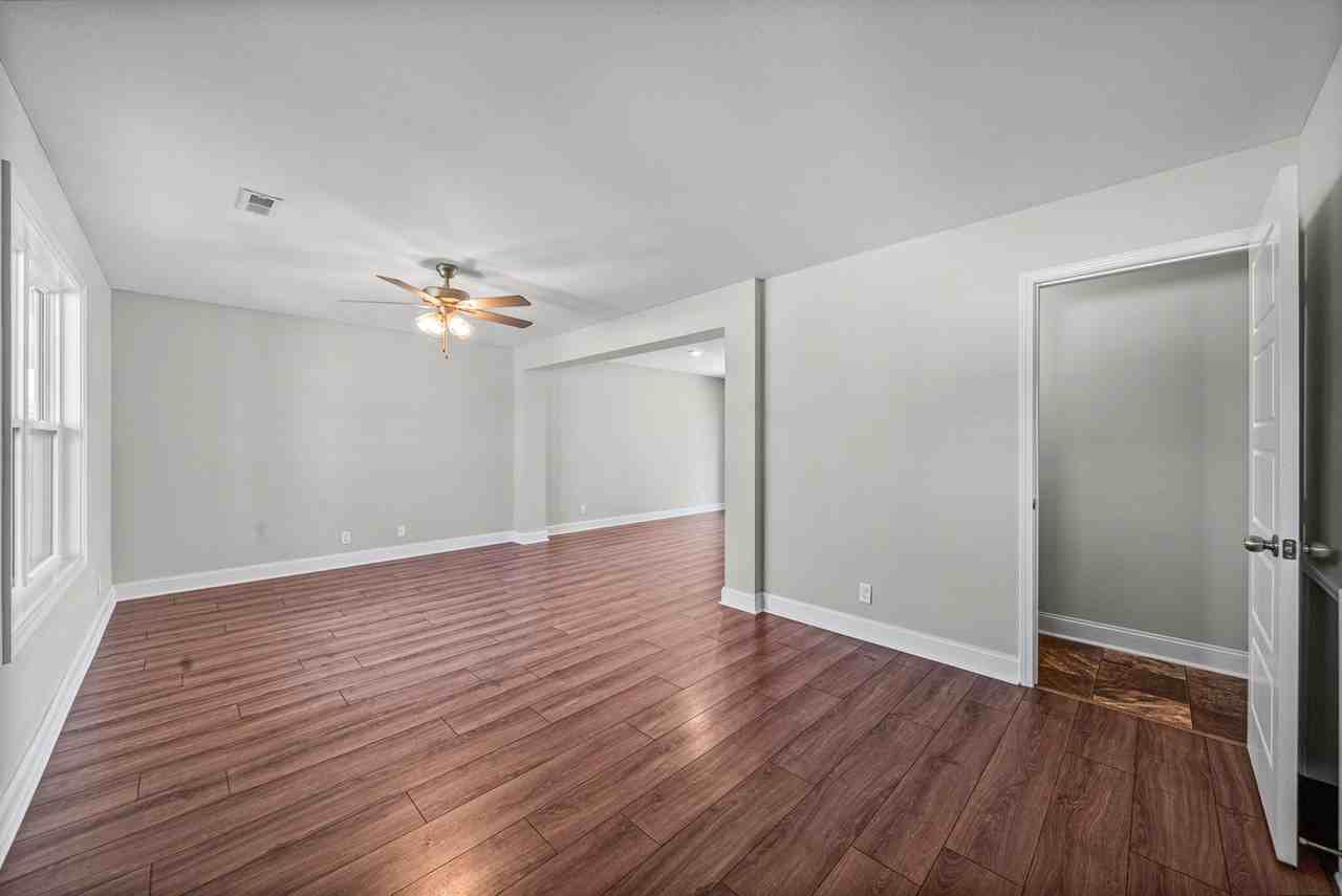 210 King Rd - Photo 4 of 28
