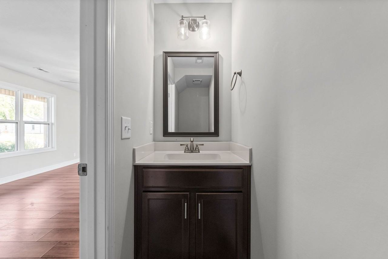 210 King Rd - Photo 6 of 28