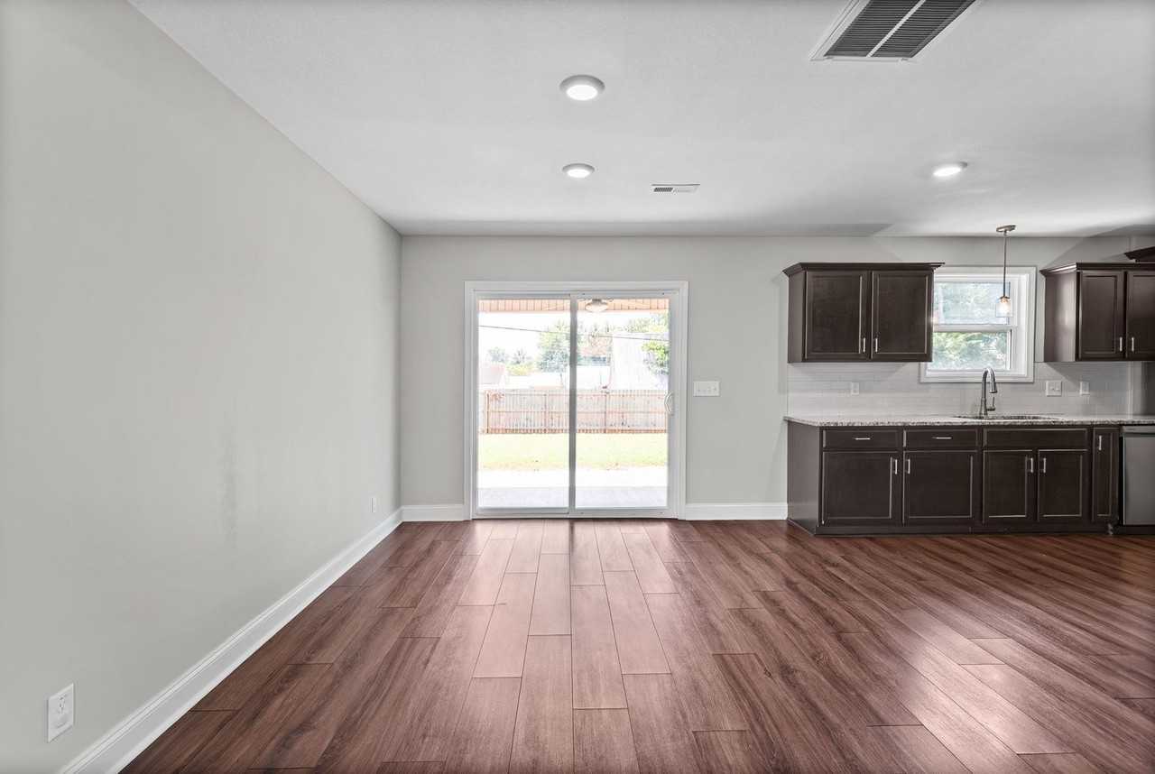 210 King Rd - Photo 7 of 28